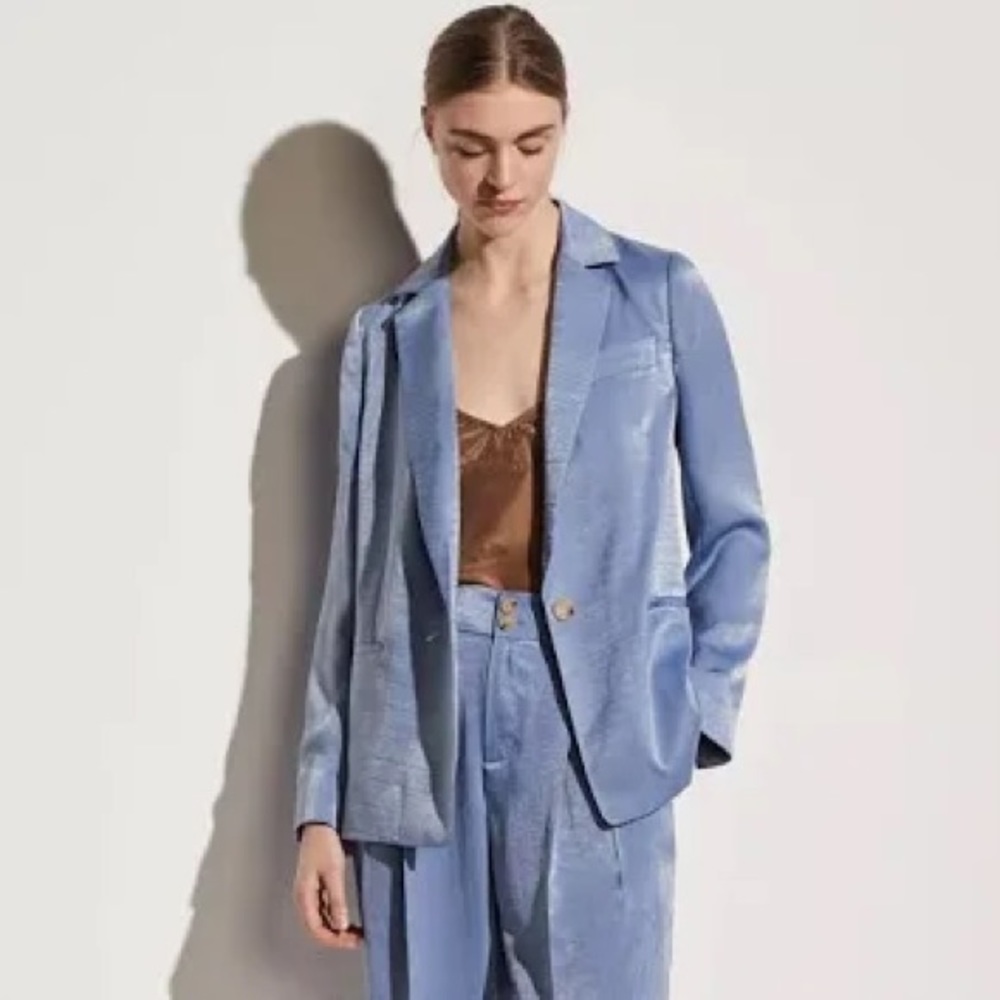 Vince Silk- Blend Boyfriend Cut Blazer. Size 4